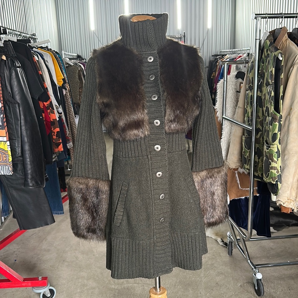 ❌ sold - 100% wool faux fur sweater - Picture 2 of 6
